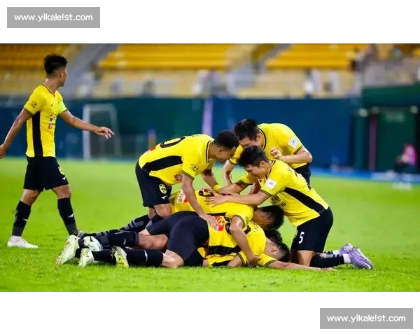 罗萨读秒双响救主！广州豹 2-2 绝平陕西，冲超悬念延续